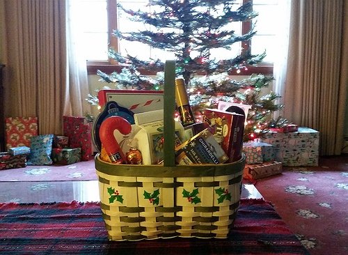 DIY Gift Baskets - Make Your Own Amazing Holiday Gift Baskets at Home