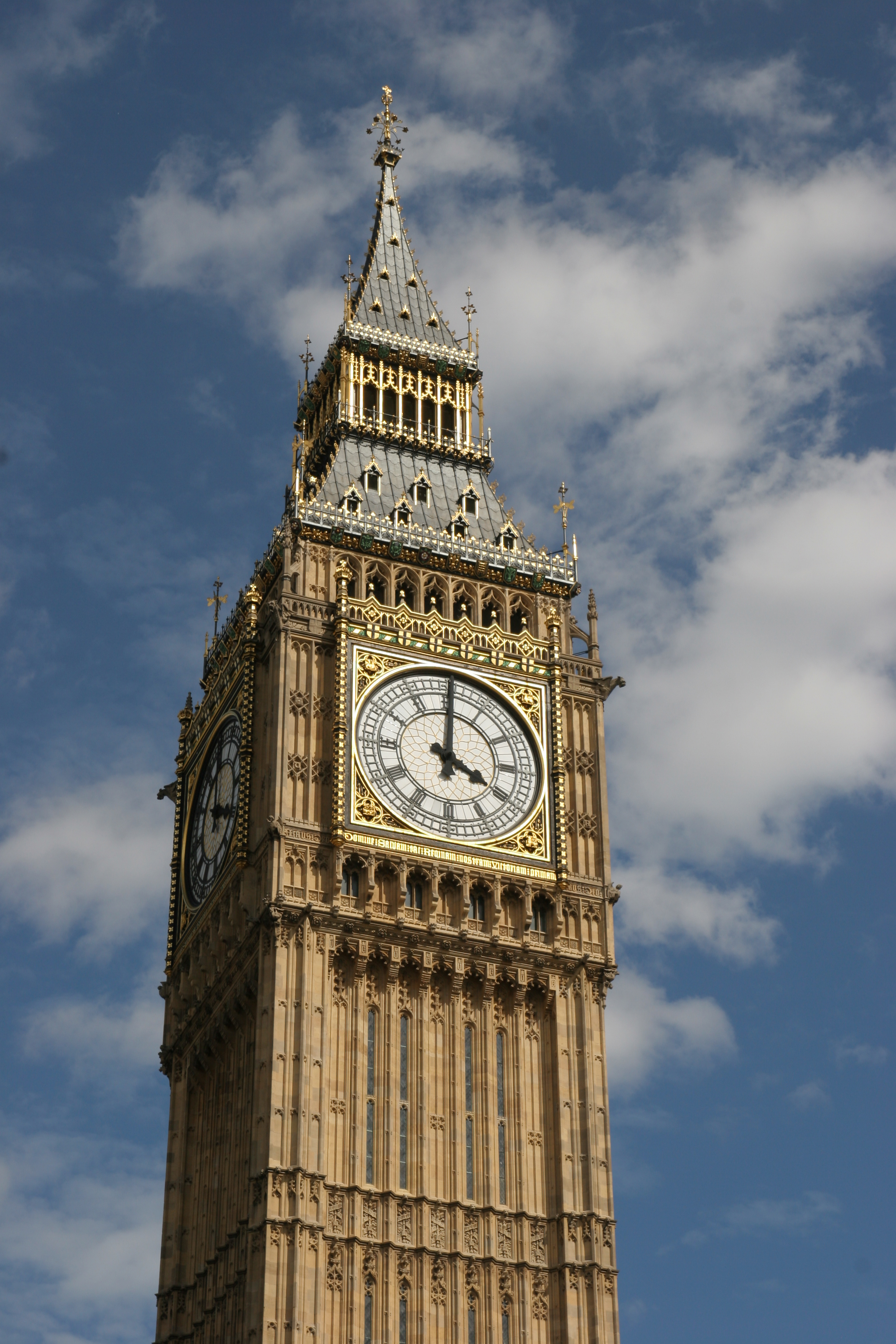 Биг башня в лондоне. Башня Биг Бен в Лондоне. Биг-Бен (башня Елизаветы). Биг Бен 1859. Венская часовая башня.